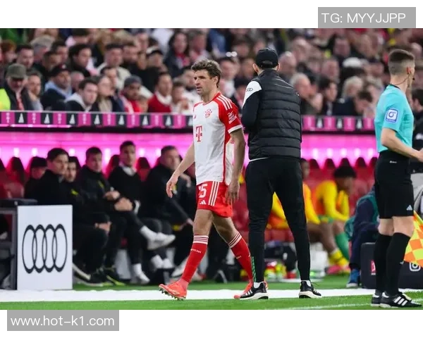 足球之夜新疆激情四溢球迷齐聚共庆绿茵盛宴 足球之夜新疆激情四溢球迷齐聚共庆绿茵盛宴