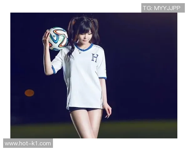 足球宝贝与队员之间的情感纠葛揭示了运动场上的爱与激情